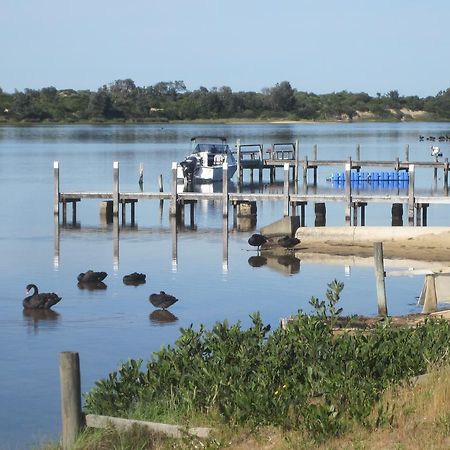 Lakes Entrance Waterfront Cottages With King Beds Bagian luar foto
