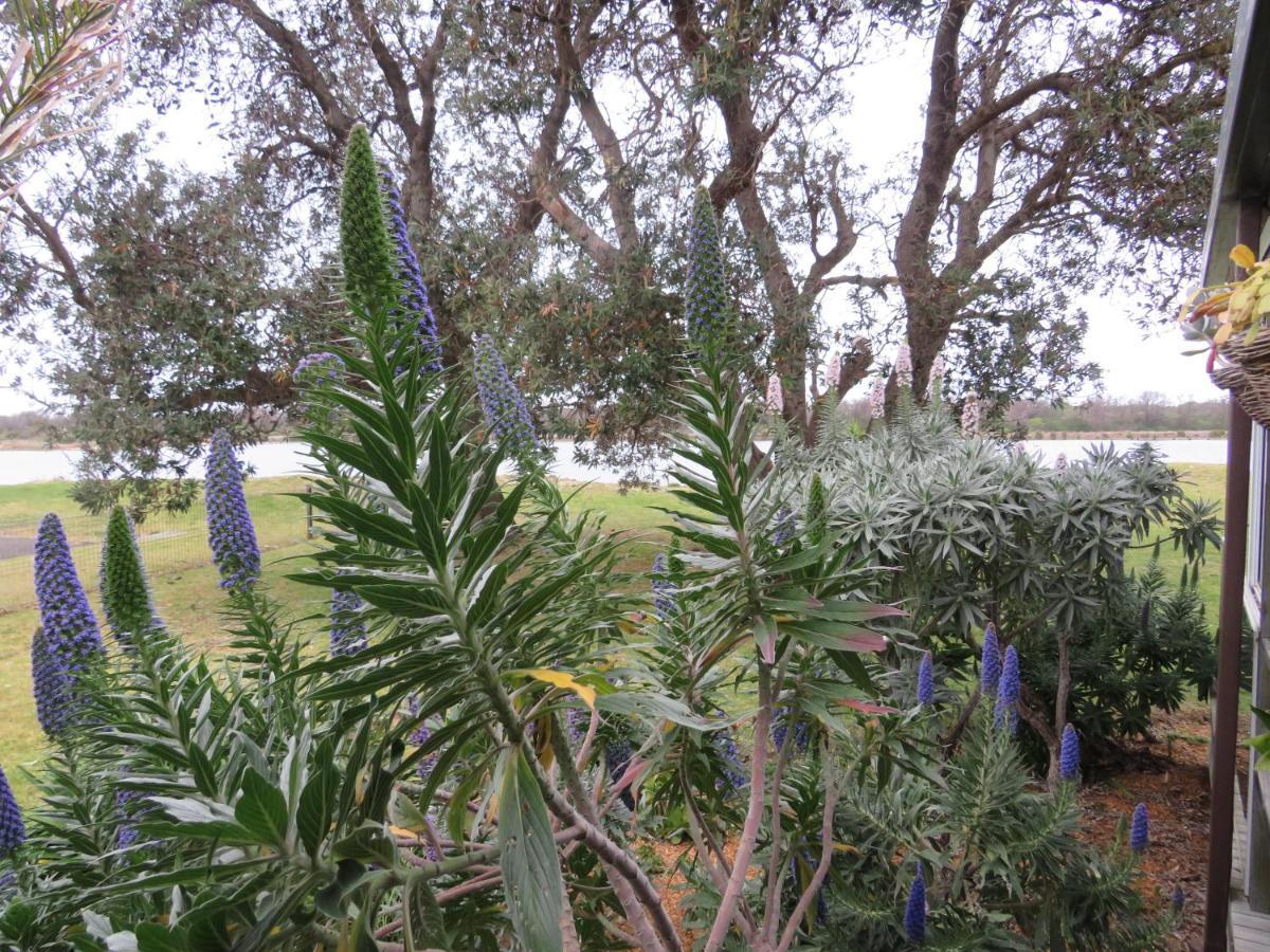 Lakes Entrance Waterfront Cottages With King Beds Bagian luar foto